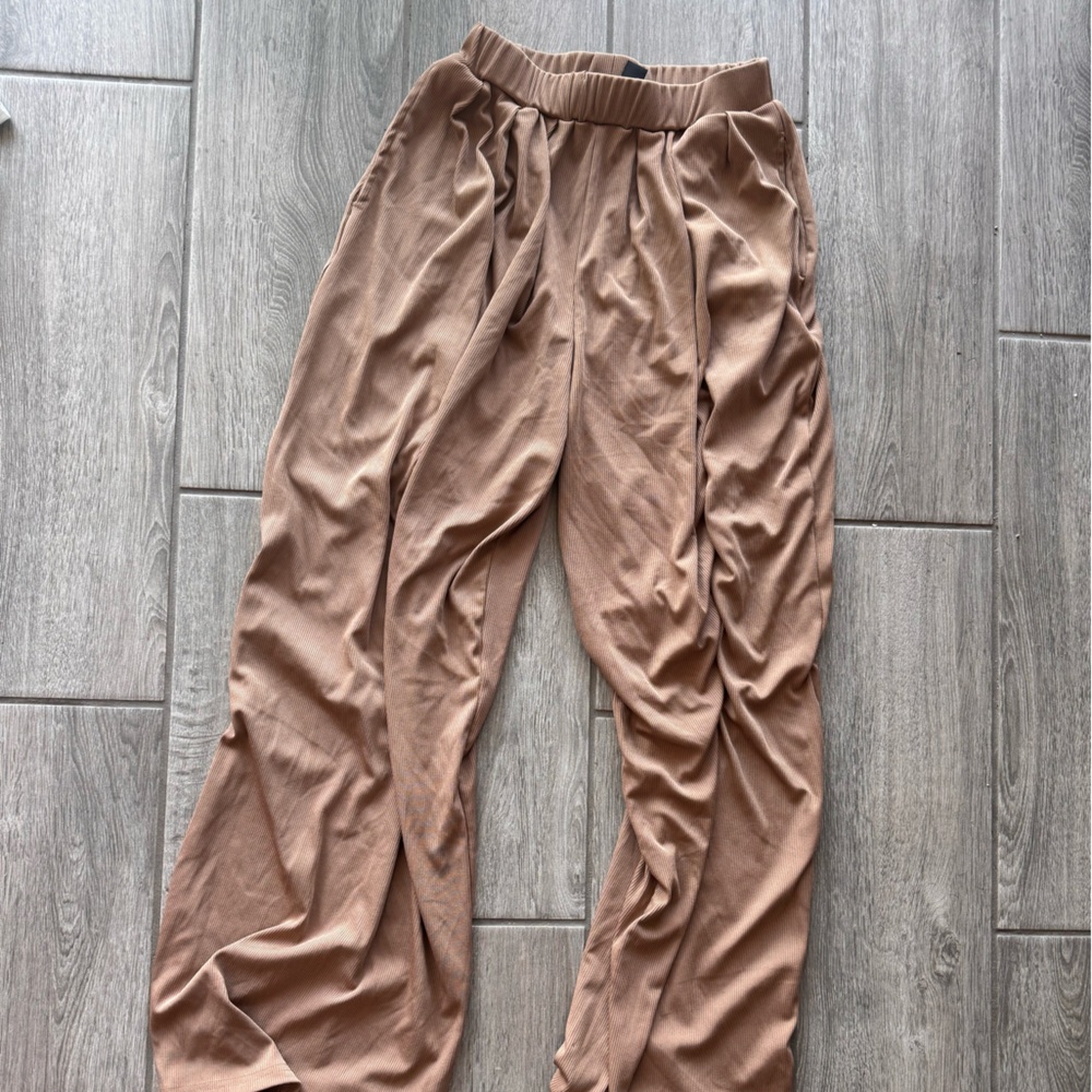Cider Ribbed Tan Flowy pants